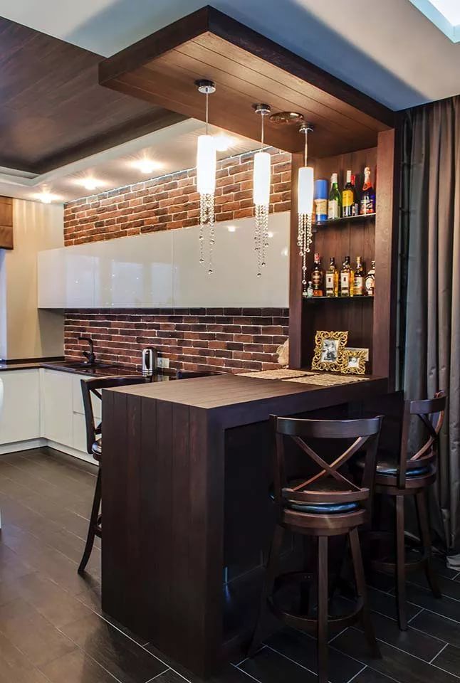 LCD TV & Mini Bar